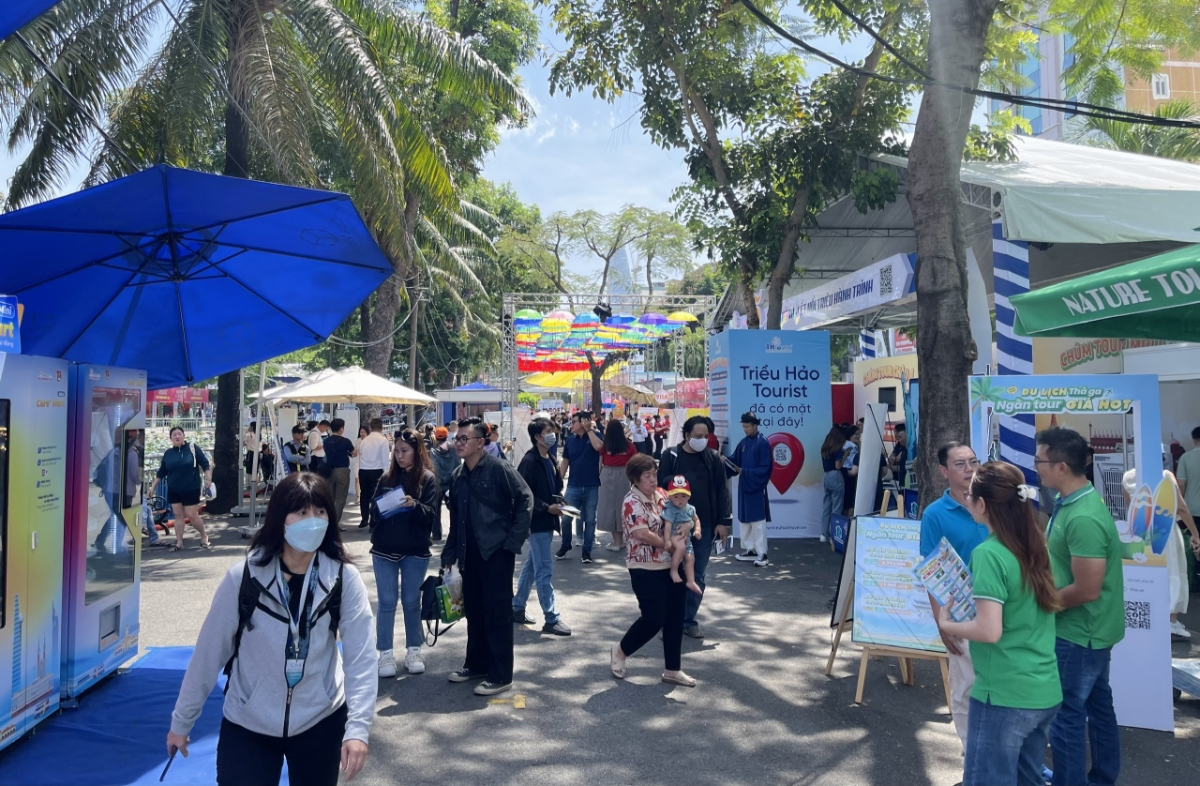 Khung cảnh nhộn nhịp của Ngày hội du lịch TP.HCM lần thứ 21 - năm 2025. 